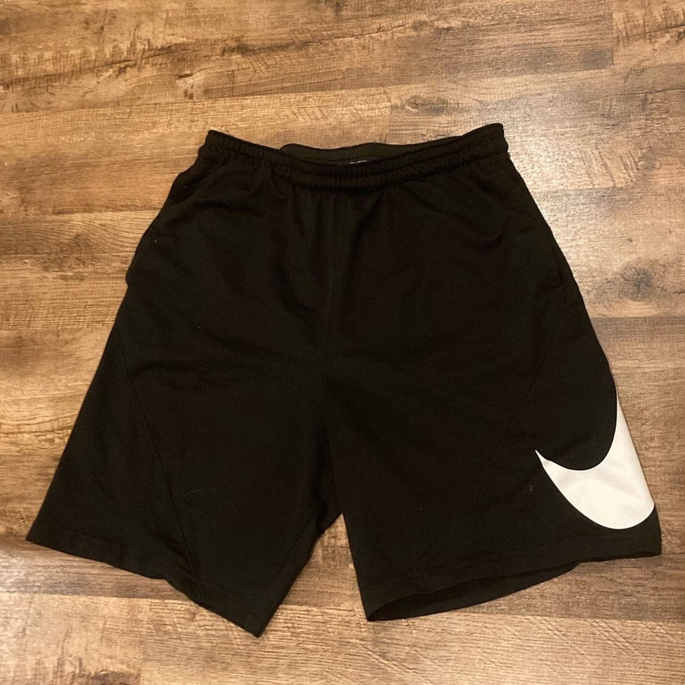 Nike shorts size L